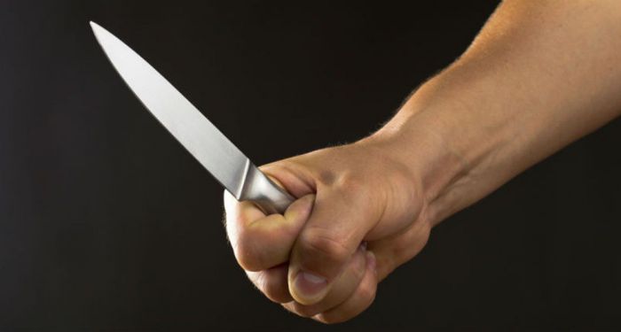 ΠΑΦΟΣ: Ήταν έξω από πολυκατάστημα και κρατούσε μαχαίρι- Χειροπέδες σε 19χρονο
