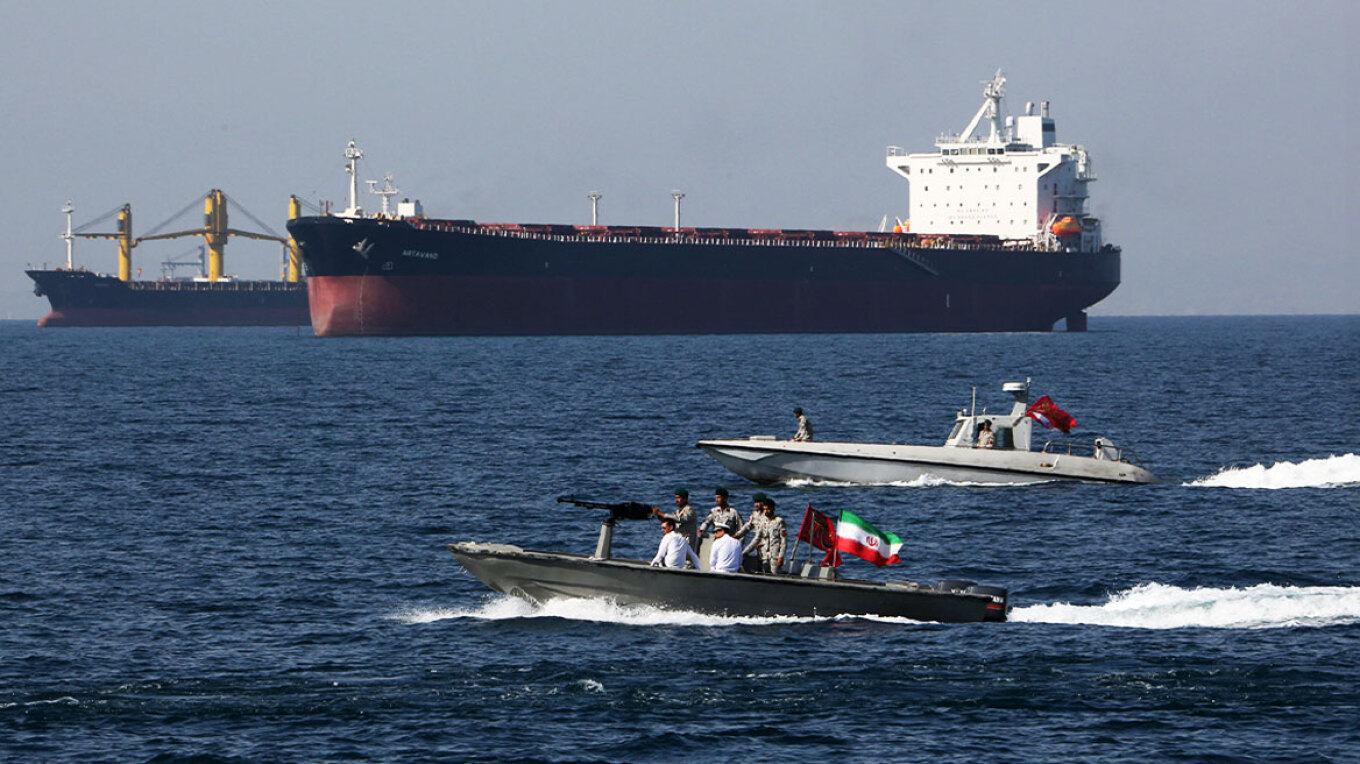 Σε αδιέξοδο οι διαπραγματεύσεις ΗΠΑ και Ιράν - Κλειστά παραμένουν τα Στενά του Ορμούζ