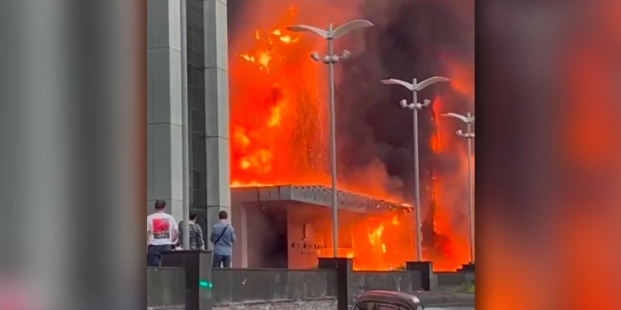 Ρωσία: Φωτιά σε επιχειρηματικό κέντρο στη Μόσχα - 15 ασθενοφόρα στο σημείο