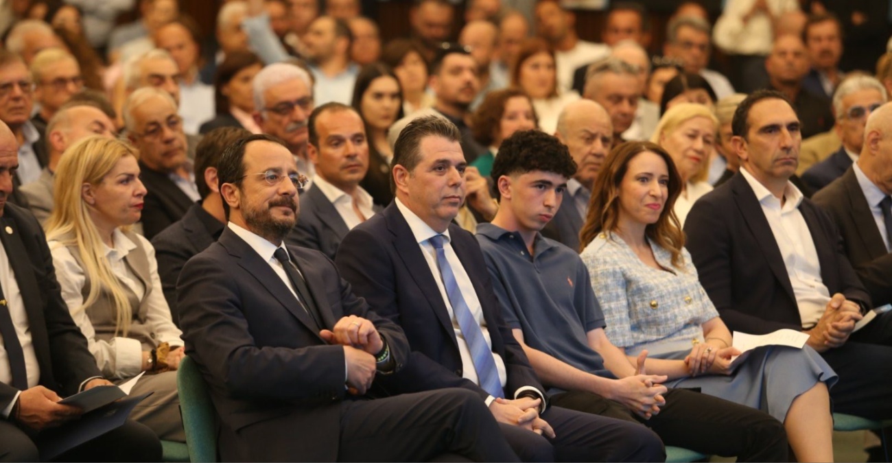 Ο ΠτΔ στην παρουσίαση βιβλίου Α. Παπαχαραλάμπους: Η πολιτική μπορεί να είναι κινητήρια δύναμη για μια νέα εποχή