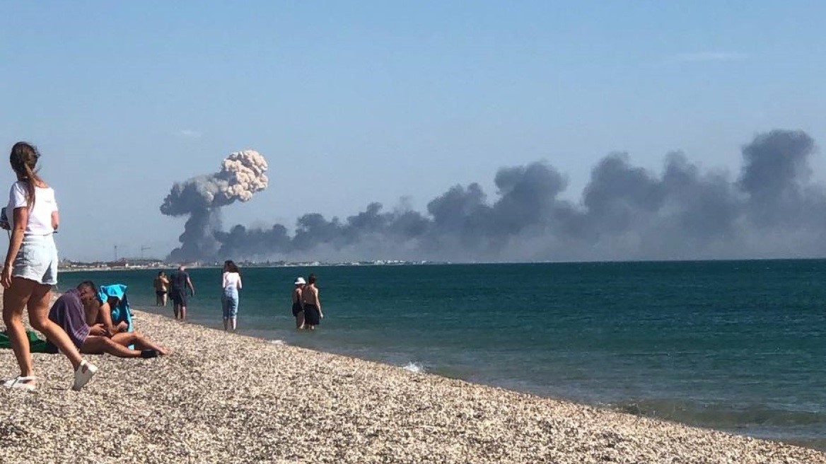 Μπαράζ εκρήξεων σε ρωσική αεροπορική βάση στην Κριμαία - Βίντεο 