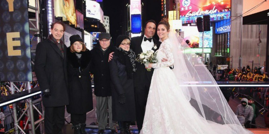Γάμος σε ζωντανή μετάδοση – Η Μαρία Μενούνος παντρεύτηκε μπροστά στις κάμερες στην Times Square - VIDEO