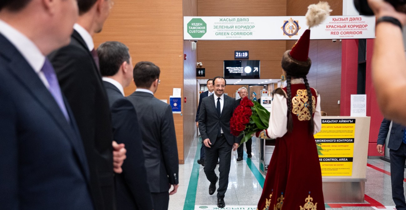 Πρόεδρος Χριστοδουλίδης: Έφθασε στο Καζακστάν για επίσημη επίσκεψη - Τον υποδέχθηκε ο Αναπληρωτής Πρωθυπουργός - Δείτε φωτογραφίες