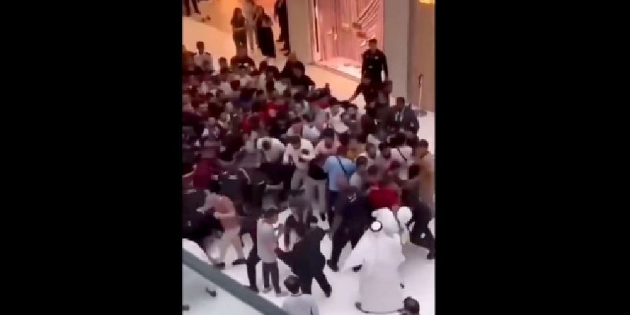Το απόλυτο χάος σε εμπορικό κέντρο του Ντουμπάι - Μάχες σώμα με σώμα για ένα... iphone 15 - Δείτε βίντεο
