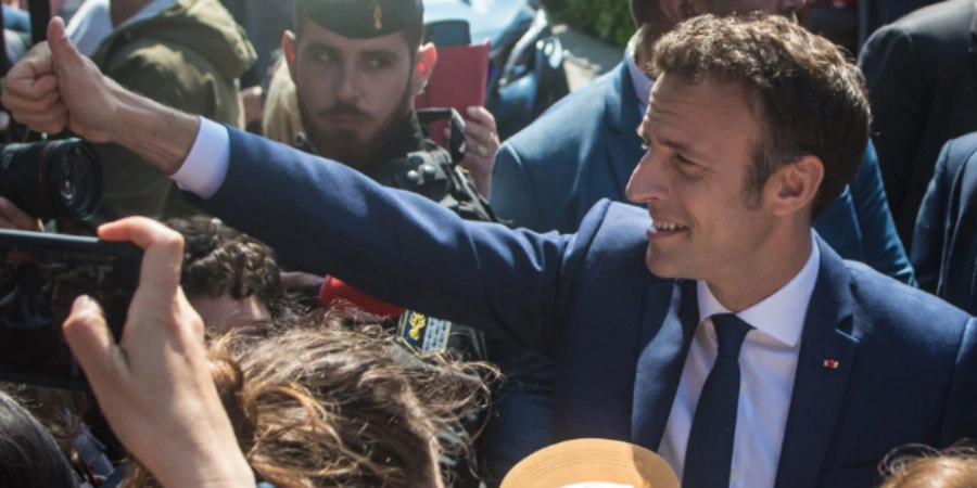 Μεγάλη νίκη του Εμανουέλ Μακρόν στις γαλλικές εκλογές: τα Exit Polls δείχνουν νίκη με 58%
