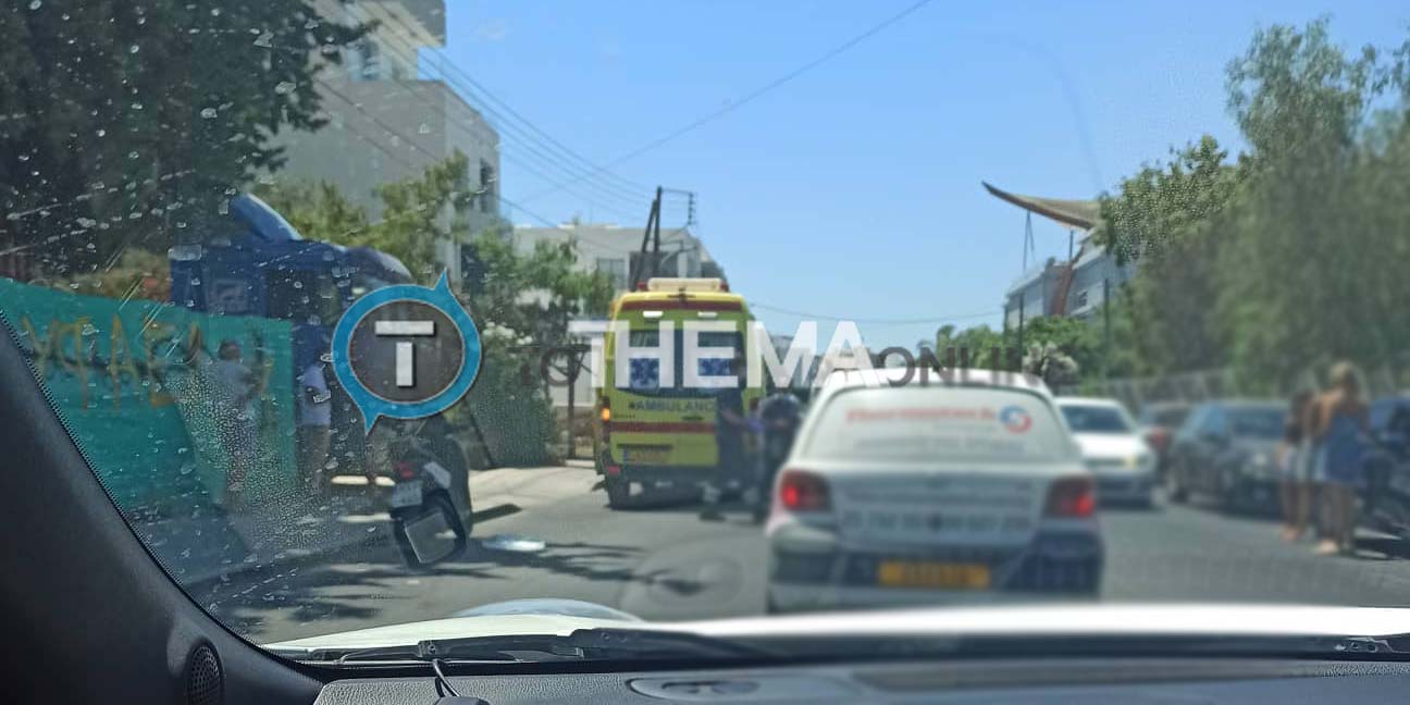 Τροχαίο ατύχημα στη Λεμεσό - Στο σημείο Αστυνομία και ασθενοφόρο -Δείτε φωτογραφίες 