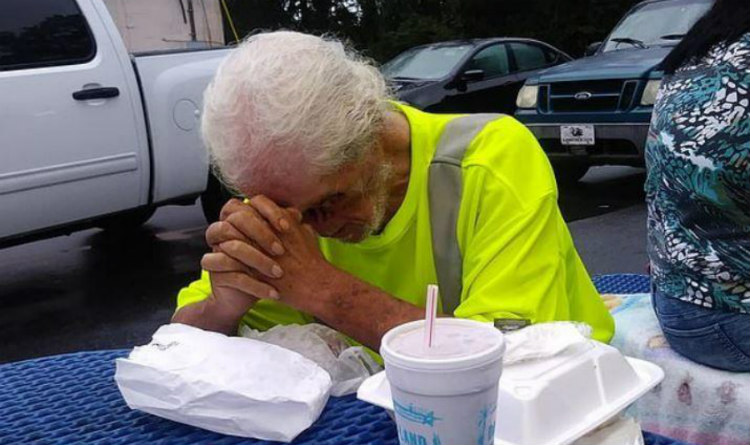 Έδιωξαν καρκινοπαθή απο εστιατόριο γιατι τρόμαζε τους πελάτες- Έβαλε τα κλάματα ο 65χρονος