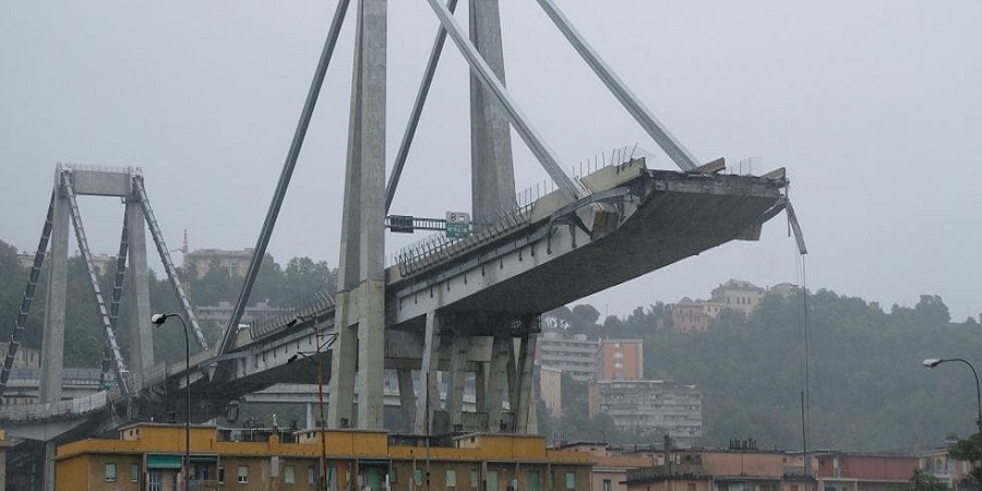 Γένοβα: Η στιγμή της κατάρρευσης της γέφυρας - Συγκλονιστικές εικόνες  - VIDEO 