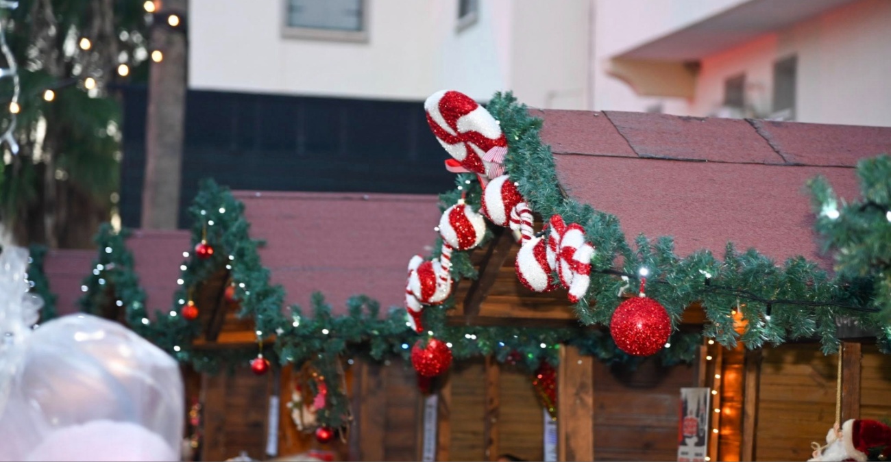 VIDEO: Υπολειτουργεί Χριστουγεννιάτικο Χωριό μετα από «χτύπημα» ανεμοστρόβιλου - Καταστράφηκαν τέντες