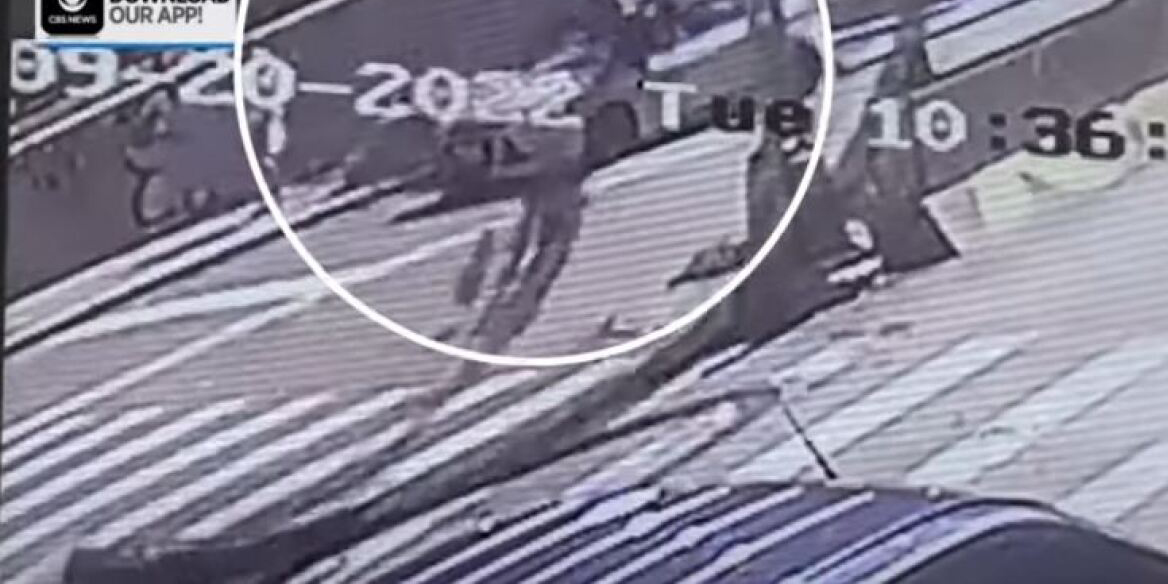 Γερανός πέφτει σε αυτοκίνητο στη Νέα Υόρκη - Πώς γλίτωσε η οδηγός - Δείτε το βίντεο 