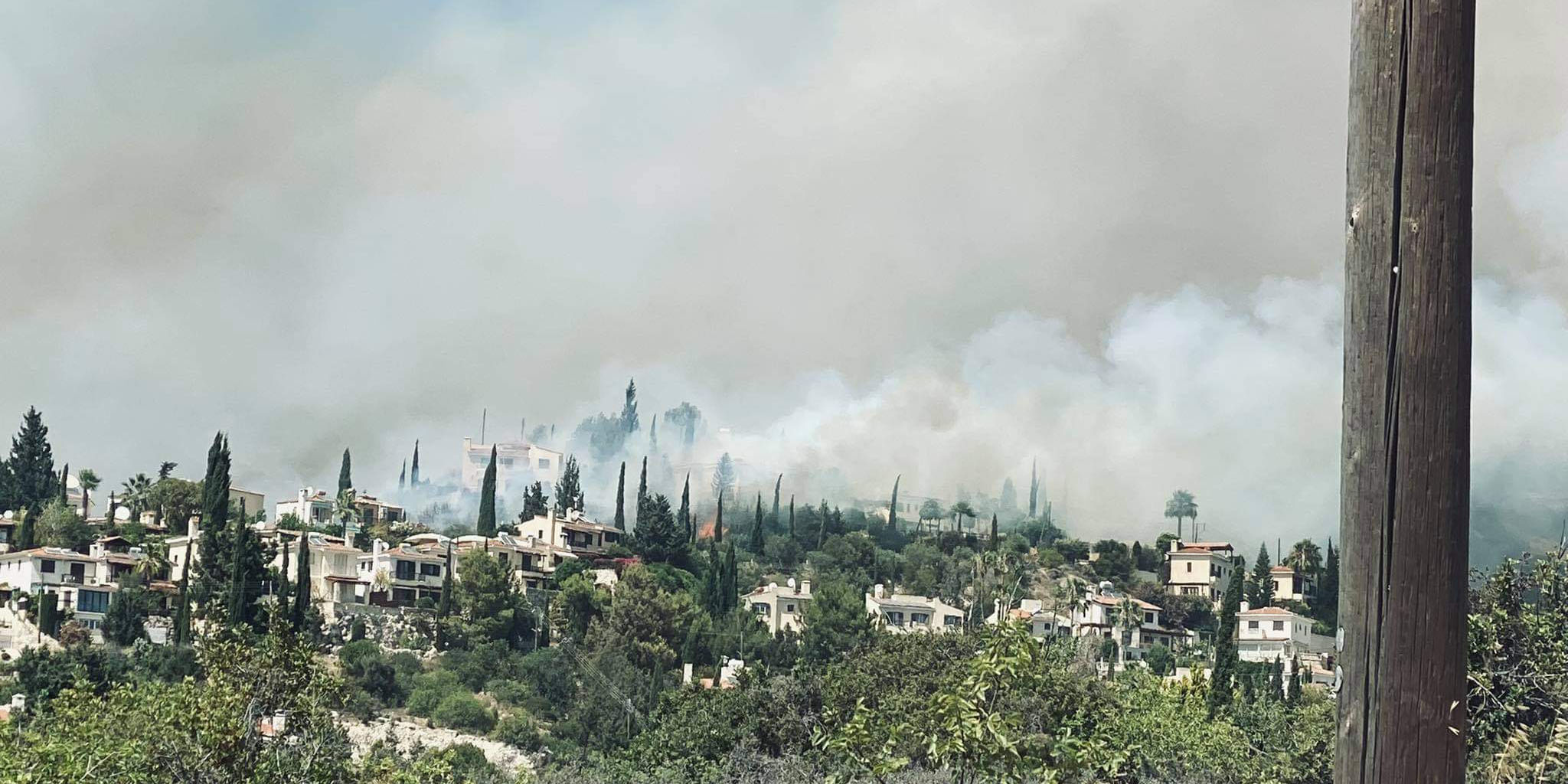 Ζημιές σε οχήματα και κατοικίες από την πυρκαγιά στην Πάφο - Σε εφαρμογή το σχέδιο Ίκαρος 2 -ΒΙΝΤΕΟ -ΦΩΤΟΓΡΑΦΙΕΣ 