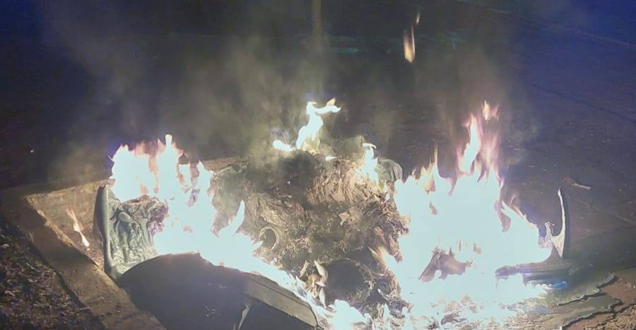 Συναγερμός στα Λατσιά: Άγνωστοι έβαλαν φωτιά σε κάλαθο απορριμμάτων σε χώρο Παιδικής Λέσχης - Φωτογραφίες