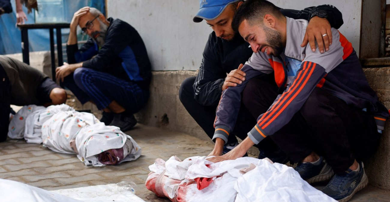 Γάζα: Η Κομισιόν καλεί «όλες τις πλευρές» να σεβαστούν την κατάπαυση πυρός μετά τη σφαγή με τους 104 νεκρούς