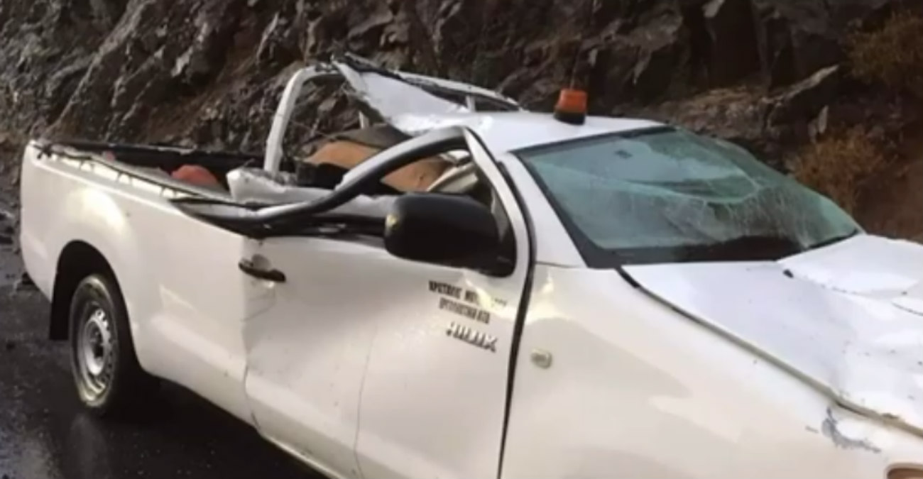 Έπεσε τεράστιος βράχος σε όχημα μετά από κατολίσθηση - Στο Νοσοκομείο οδηγός 