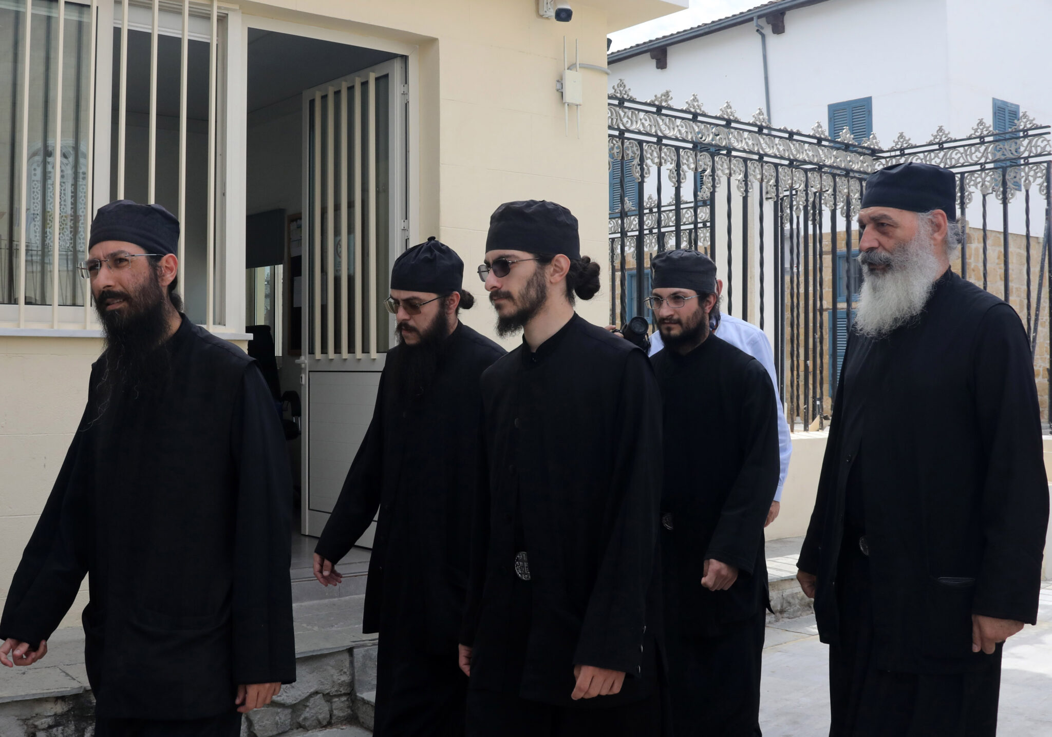 Μονή Αββακούμ: Μας προσκαλούν για ζεστή σοκολάτα στον Λυθροδόντα οι καθαιρεμένοι μοναχοί - «Με λόγο απλό και καρδιά ανοιχτή»