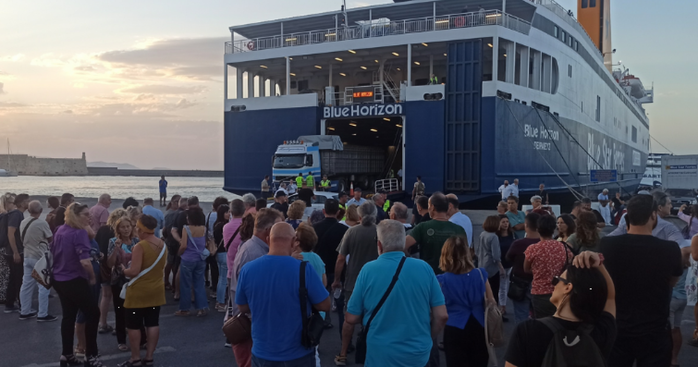 Ηράκλειο: Διαμαρτυρία έξω από το Blue Horizon με συνθήματα για τον αδικοχαμένο Αντώνη -Βίντεο 