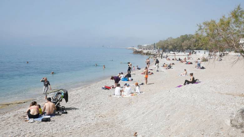 Καιρός: Κυριακή για παραλία, αλλά με... φίλτρο σκόνης - Αναλυτικά η πρόγνωση 
