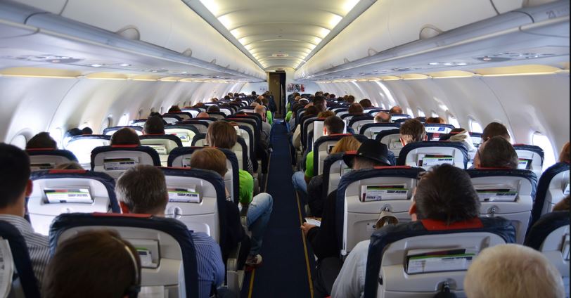 Επιβάτης έσπειρε τον τρόμο σε αεροσκάφος- Είπε ψέματα ότι έχει μολυνθεί με τον κορωνοϊό