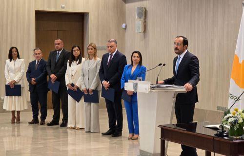 Ποιοι είναι οι νέοι υπουργοί και επίτροποι: Από τη Βουλή, τη νομική και τον ιδιωτικό τομέα στην κυβέρνηση – Τα προφίλ των νέων διορισμών