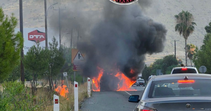 Σήμανε συναγερμός: Στιγμές αναστάτωσης στην Άλασσα από πυρκαγιά σε όχημα - Δείτε βίντεο