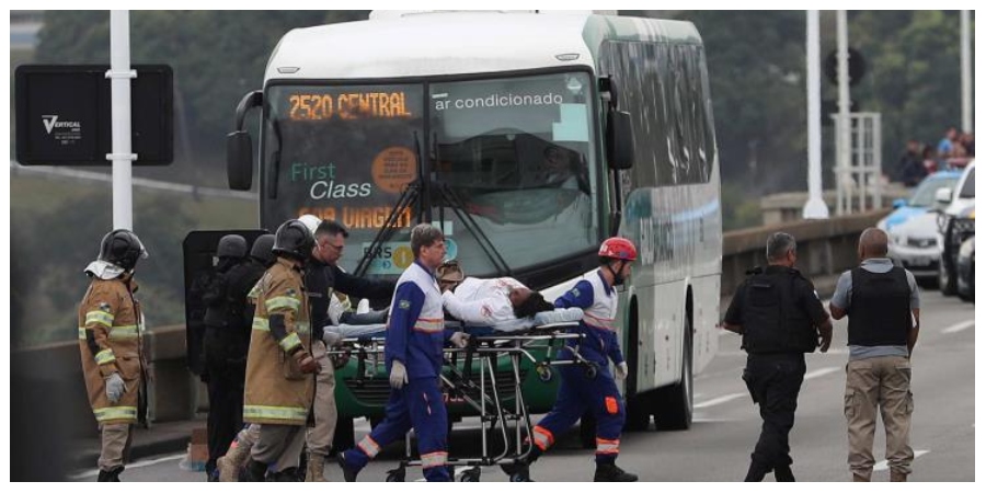 Τουρκία: Οδηγός λεωφορείου παρέσυρε πεζούς που περίμεναν σε στάση - Τράβηξε μαχαίρι όταν τον εμπόδισαν να διαφύγει
