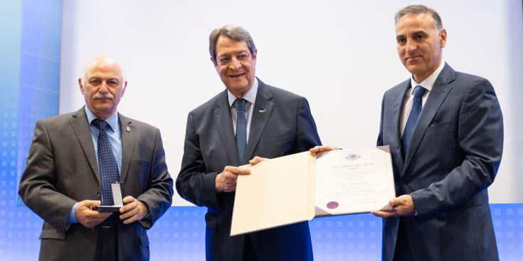 Στον καθηγητή Τόνι Κουζαρίδη απονεμήθηκε το Βραβείο «Νέμιτσας 2021» σε εκδήλωση στο Προεδρικό