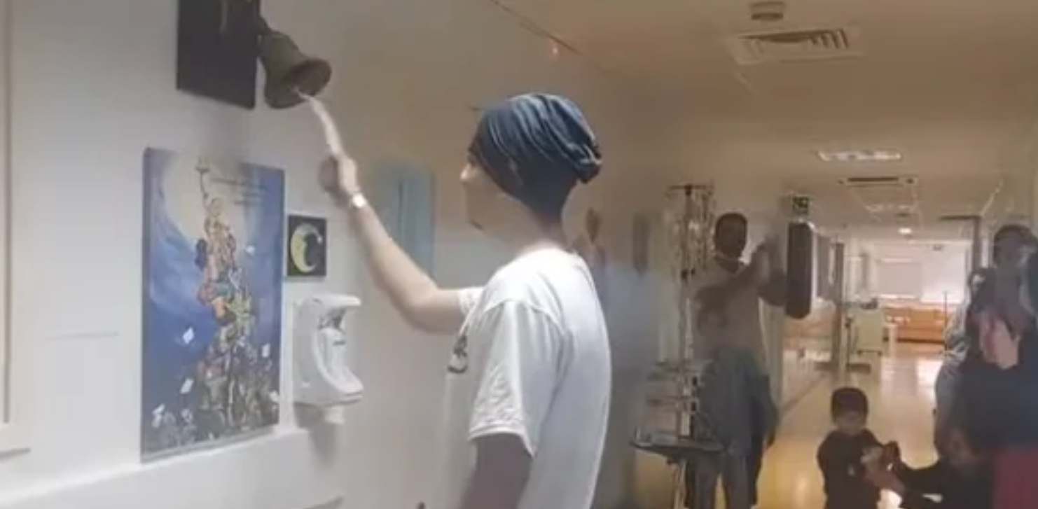 VIDEO: Στιγμές βαθιάς συγκίνησης στο Παιδοογκολογικό - Το καμπανάκι της νίκης χτύπησε ο μικρός Παύλος