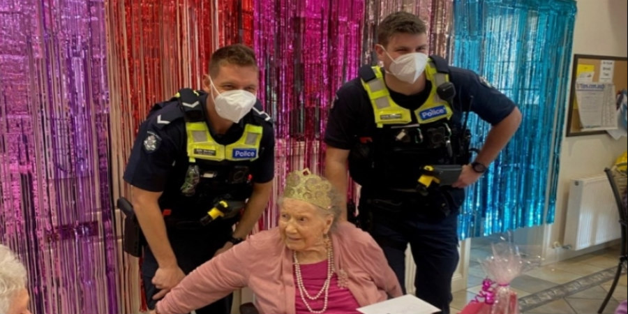 Αυστραλία: Συνέλαβαν γιαγιά 100 ετών στο πάρτι γενεθλίων της - Ήθελε να ζήσει την εμπειρία πριν πεθάνει