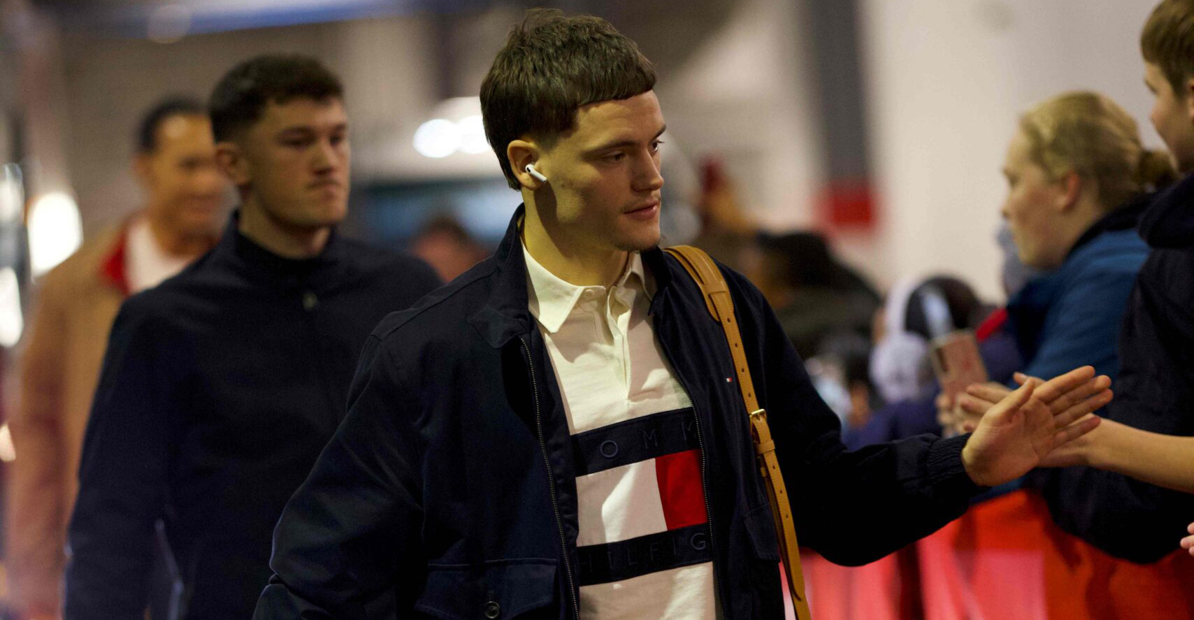 Η ανδρική ομάδα της Liverpool FC φοράει Tommy Hilfiger στην αναμέτρηση της Premier League απέναντι στη Newcastle United