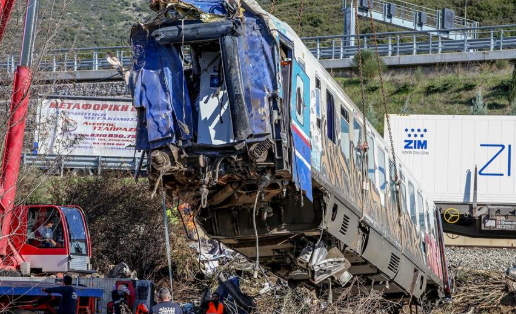 Τέμπη: «Πενθώ το παιδί μου και ακούω ότι μετέφερε παράνομο φορτίο» ξεσπά η μητέρα του μηχανοδηγού της εμπορικής αμαξοστοιχίας