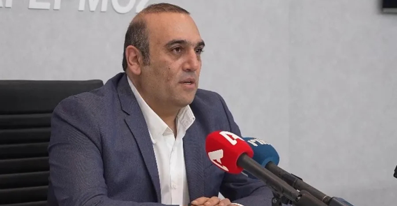 Σφοδρή επίθεση Καρούσου: «ΑΚΕΛ και ΕΛΑΜ γύρισαν την πλάτη στους πρόσφυγες»
