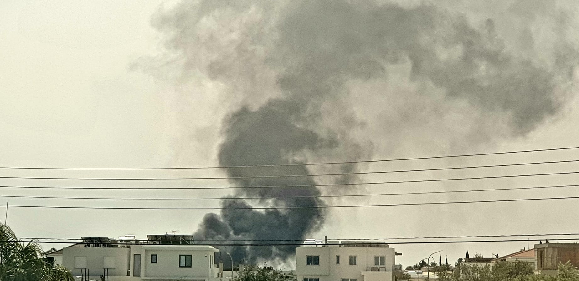 Δείτε φωτογραφίες από την φωτιά στην βιομηχανική περιοχή Γερίου - Τρέχει πασχαλιάτικα η Πυροσβεστική