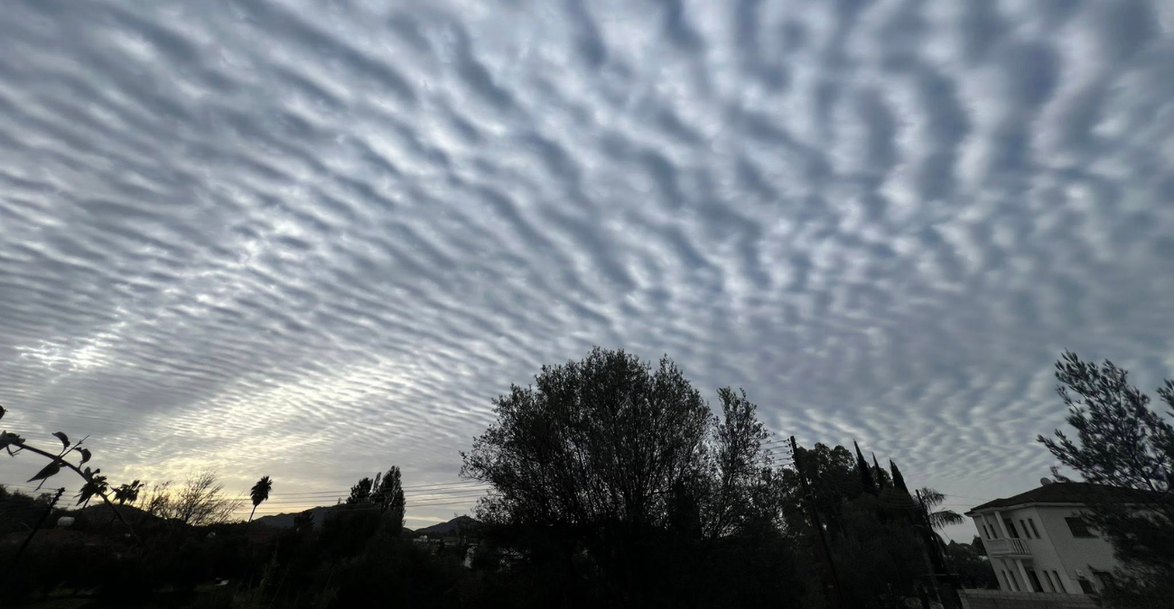 Εντυπωσιακό θέαμα στην Κύπρο: Σαν κύματα στον ουρανό -  Δείτε φωτογραφίες