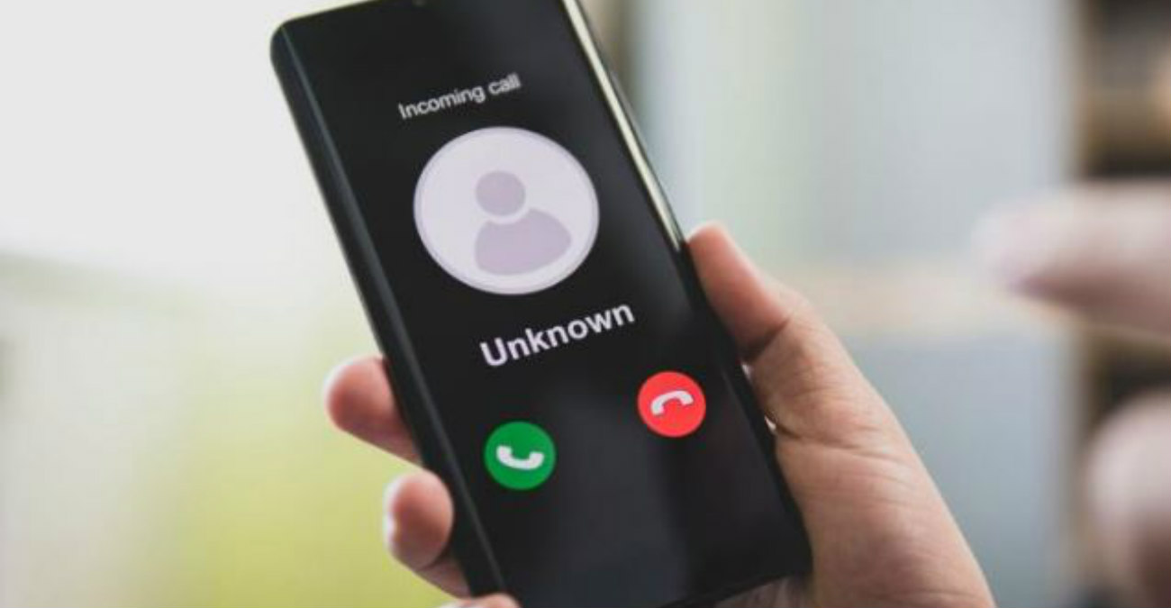 Τι είναι αυτοί οι αριθμοί που μας καλούν από Βρετανία, Τυνησία και αλλού - Κινδυνεύει το τηλέφωνό σας; 