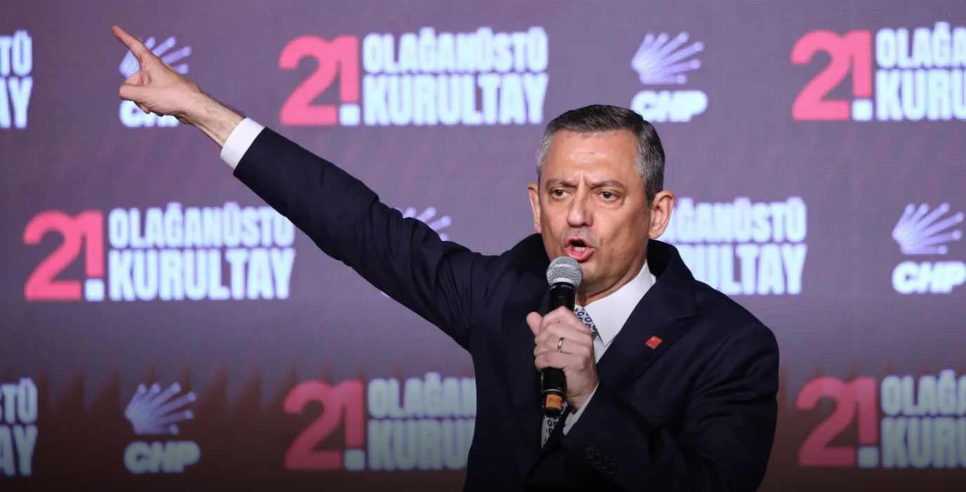 Πολιτικό χάος στην Τουρκία - Δικαστήριο καθαίρεσε τον ηγέτη της αξιωματικής αντιπολίτευσης, Οζγκιούρ Οζέλ