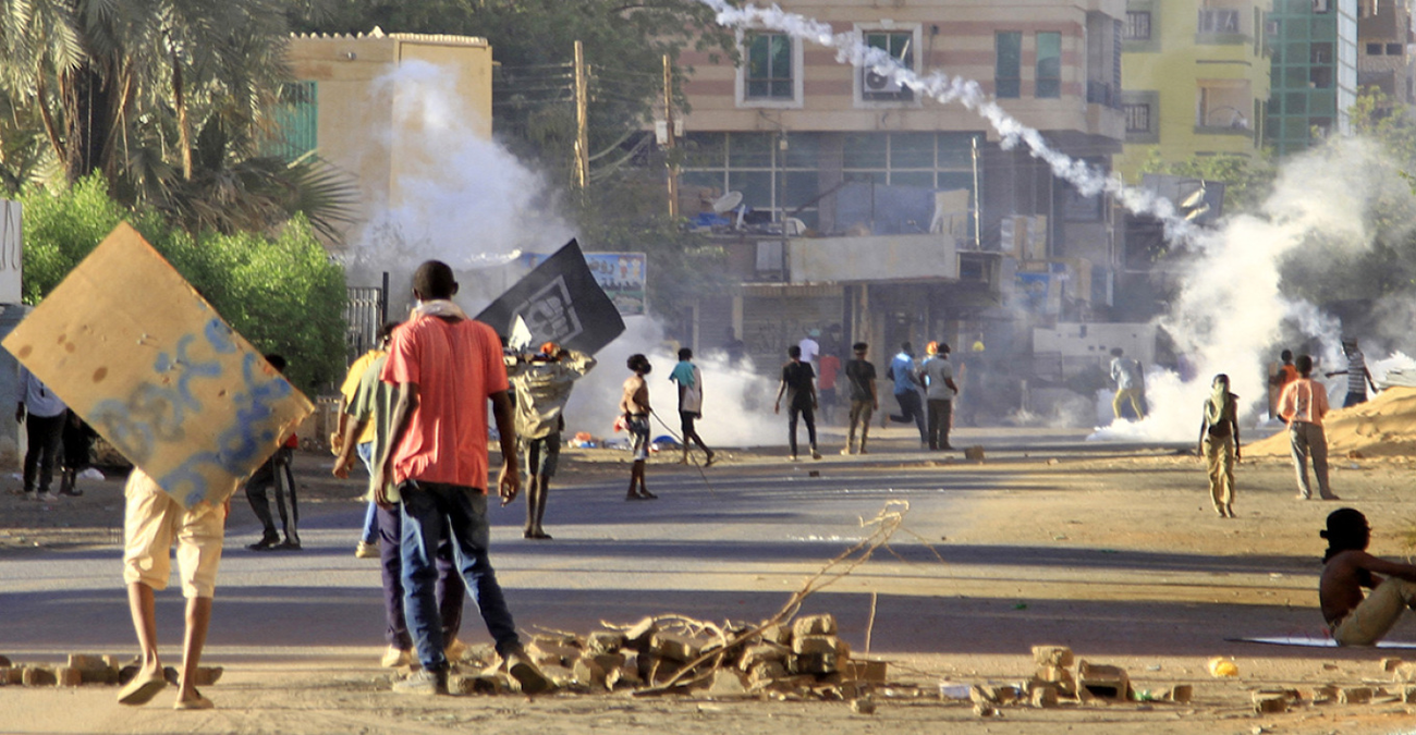 Χάος στο Σουδάν: Πενήντα έξι νεκροί και εκατοντάδες τραυματίες σε με ανελέητη κόντρα για την εξουσία - Βίντεο