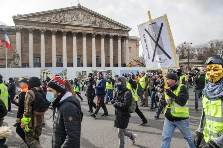 Επεισόδια μεταξύ Κίτρινων Γιλέκων και Αστυνομίας στο Παρίσι 