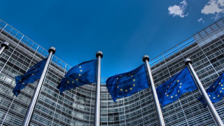 Οι Βρυξέλλες «εξετάζουν» ένταξη νέων κρατών στην ΕΕ χωρίς πλήρη δικαιώματα ψήφου