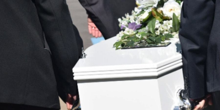 Απίστευτο περιστατικό στον Έβρο: Άνοιξαν το φέρετρο στην κηδεία και είδαν λάθος νεκρό