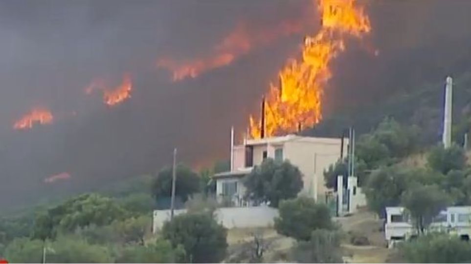 Κερατέα: Μεγάλη φωτιά σε εξέλιξη - Μήνυμα από το 112 για να εκκενωθεί το Μαρκάτι