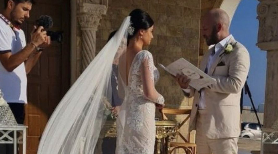 Η διάσημη Κύπρια παντρεύτηκε στην Αγία Νάπα και δεν το πήραμε χαμπάρι (Φώτος)