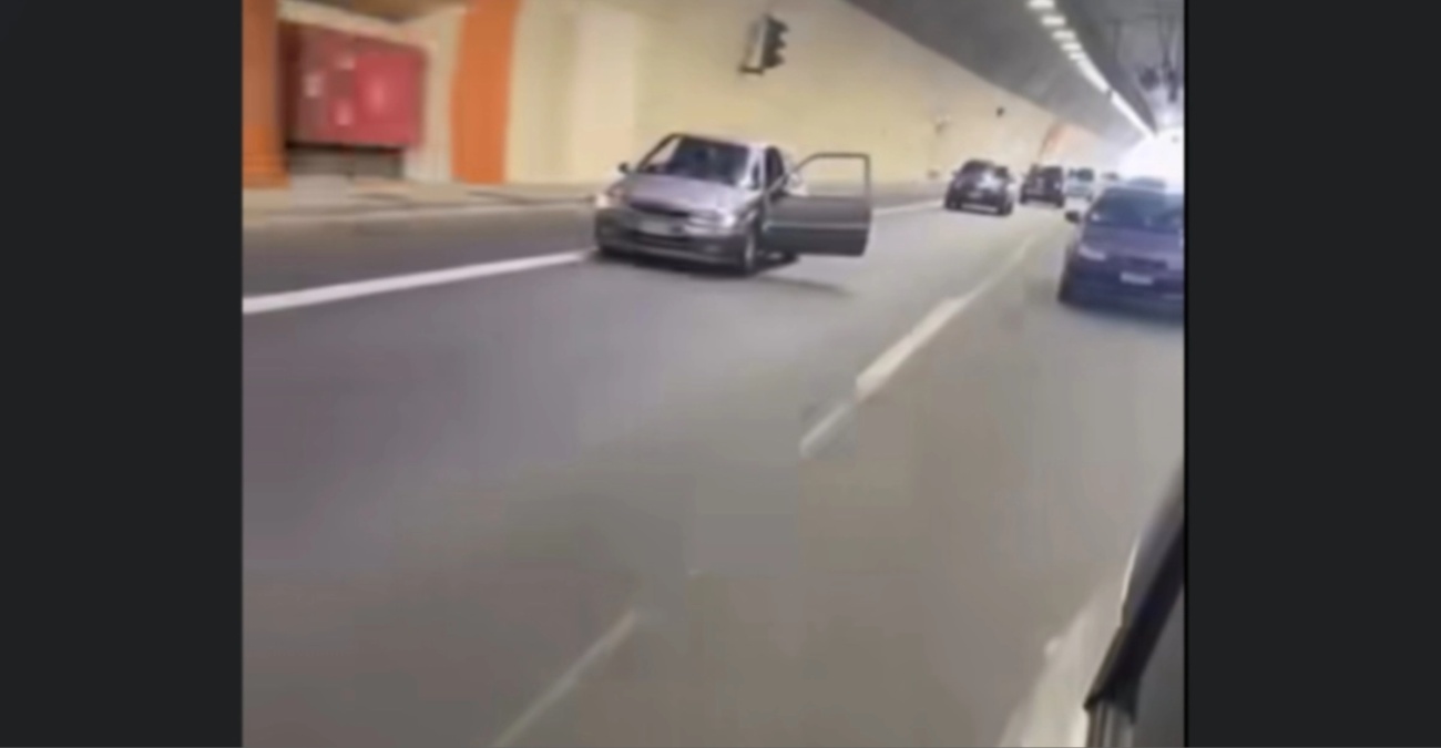 VIDEO: «Μεράκλωσε» με Καρρά και έκανε το τούνελ… πίστα – Άνοιξε τις πόρτες του ΙΧ εν κινήσει μέσα σε τούνελ και ξεσήκωσε θύελλα αντιδράσεων