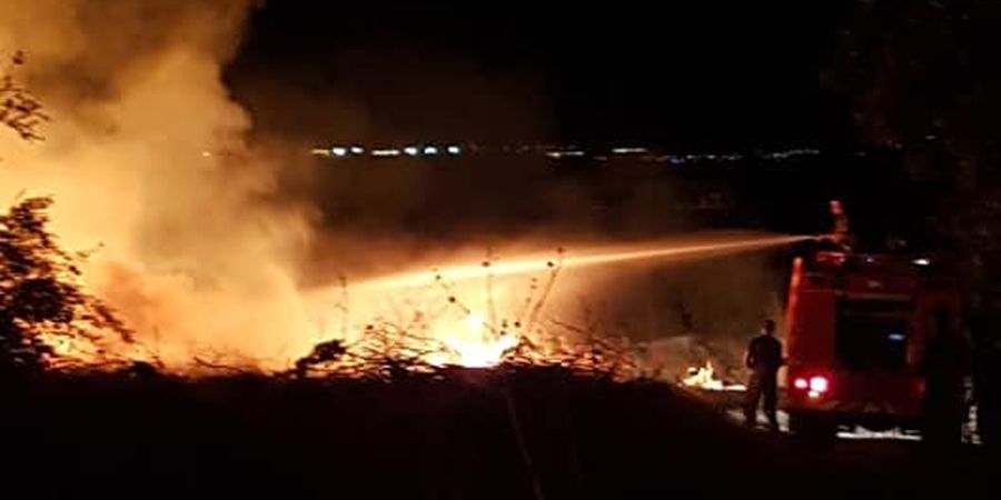 ΚΟΛΟΣΣΙ: Φωτιά σε χωράφι πλησίον κατοικιών – «Το άππομα του Κυπραίου» - ΦΩΤΟΓΡΑΦΙΕΣ