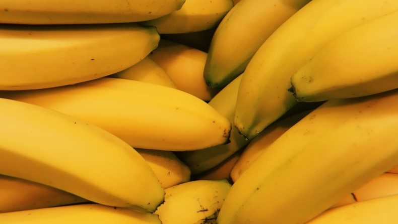 Κι όμως, ξεφλουδίζουμε με λάθος τρόπο την μπανάνα: Αυστραλή αρτοποιός προτείνει «κάντε το όπως οι μαϊμούδες»