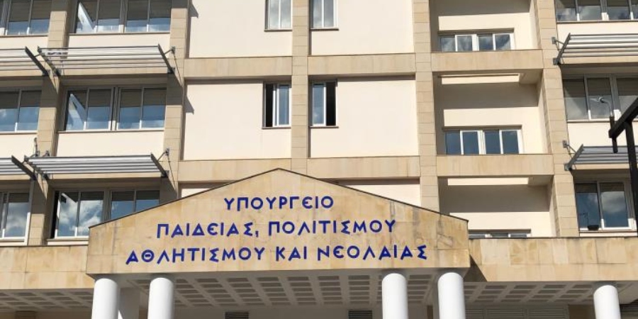 Ικανοποίηση ΥΠΑΝ: Χαιρετίζει την απαγόρευση κινητών στα σχολεία 