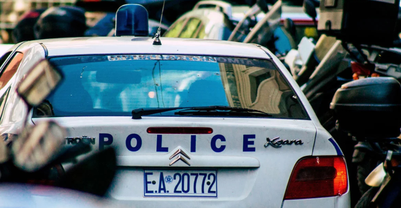 Θρίλερ στη Βοιωτία: Γυναίκα είχε θαμμένη τη μητέρα της δίπλα στο σπίτι της για να παίρνει τη σύνταξή της