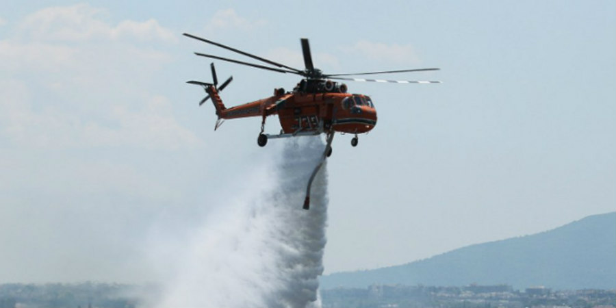 ΠΥΡΚΑΓΙΑ - ΠΑΦΟΣ: Ενισχύονται οι δυνάμεις της Πυροσβεστικής - Δύο ελικόπτερα στη μάχη με τις φλόγες 