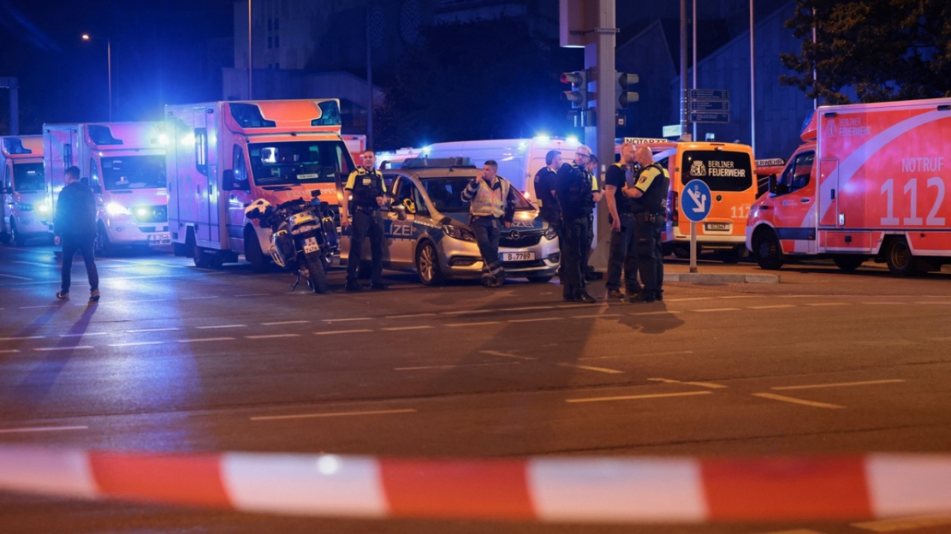 Έπεσε με βαν στο πλήθος και παρέσυρε στον θάνατο ένα πρόσωπο - Φονική επίθεση σε pride στο Βερολίνο 