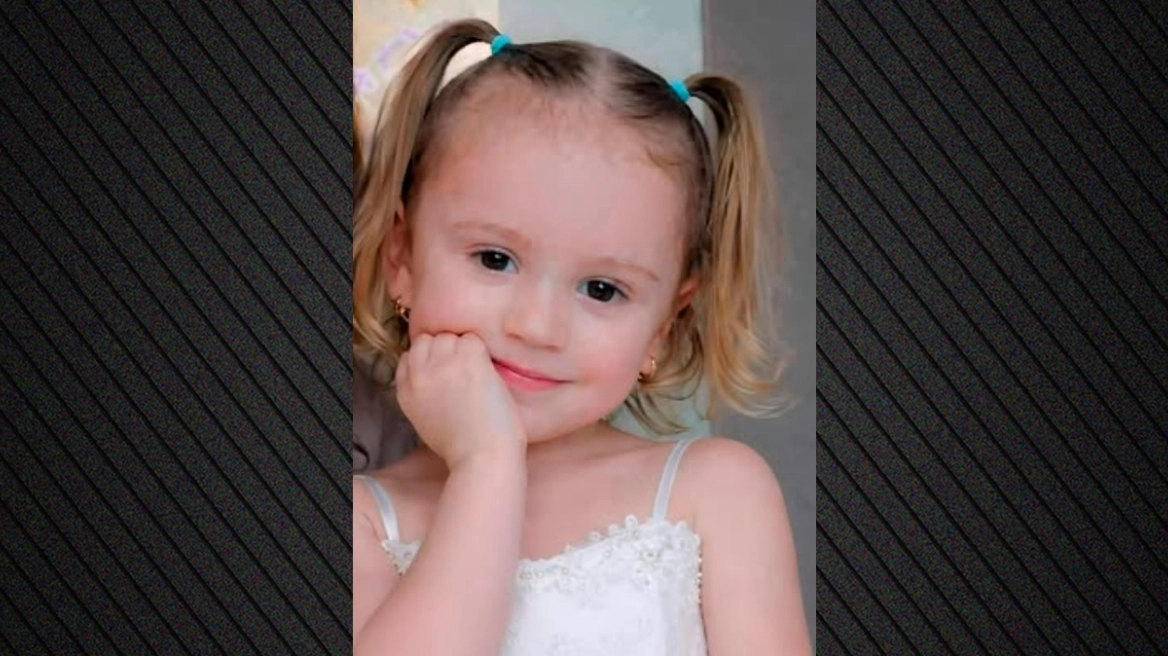 Με μπομπονιέρες και λουλούδια το τελευταίο αντίο στην 3χρονη που σκοτώθηκε σε τροχαίο στην Καβάλα: «Καλό παράδεισο πριγκίπισσά μου»