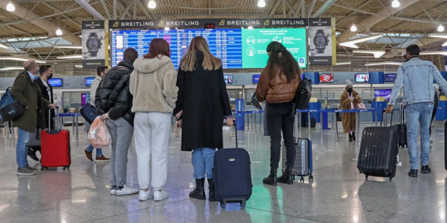 Ελλάδα: Θα χρεάζονται αρνητικό PCR οι ταξιδιώτες από Βρετανία και Δανία για να περάσουν στη χώρα 